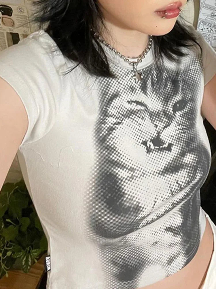 Yuki Graphic Crop Tee