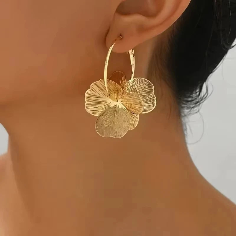 Mariposa Butterfly Flower Drop Earrings Secondary image
