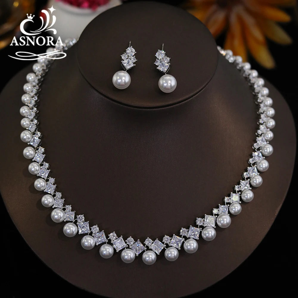 Ianthe Pearl Crystal Necklace & Earring Jewelry Set