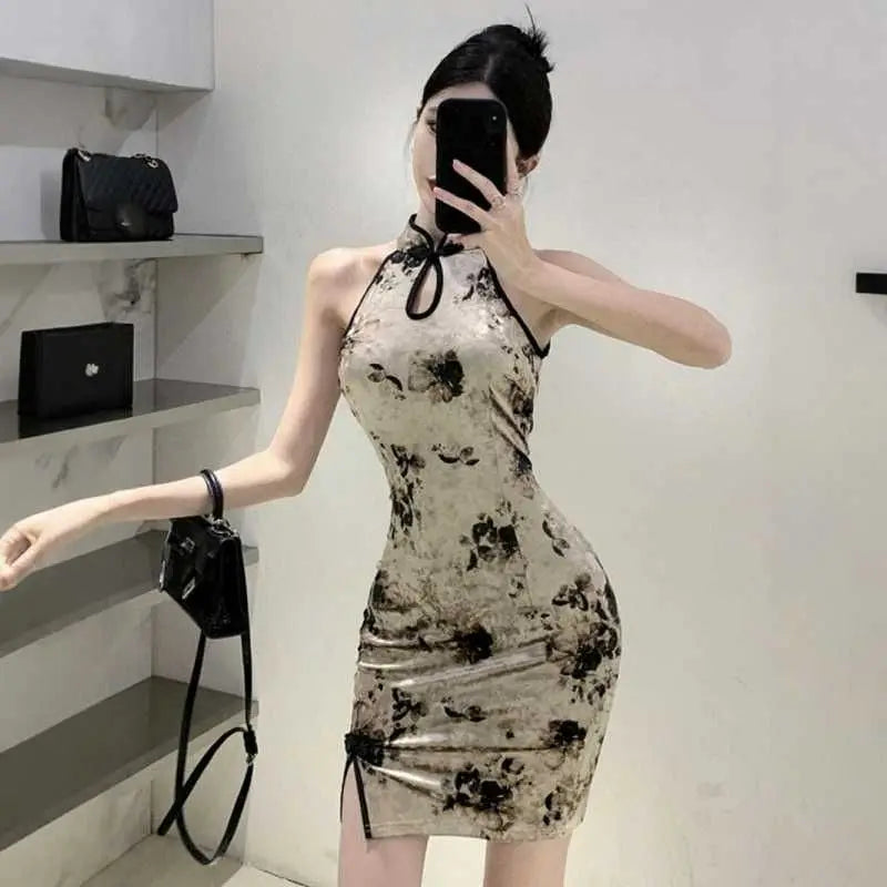 Meilin High-Slit Sleeveless Qipao Maxi Dress