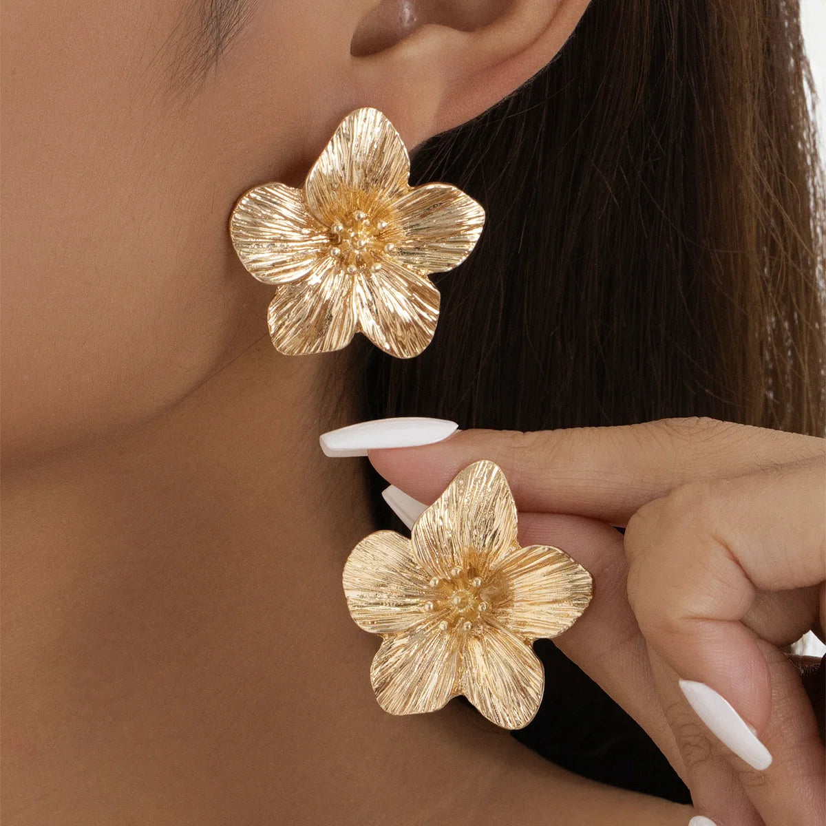 Fleur Vintage Flower Stud Earrings Secondary image