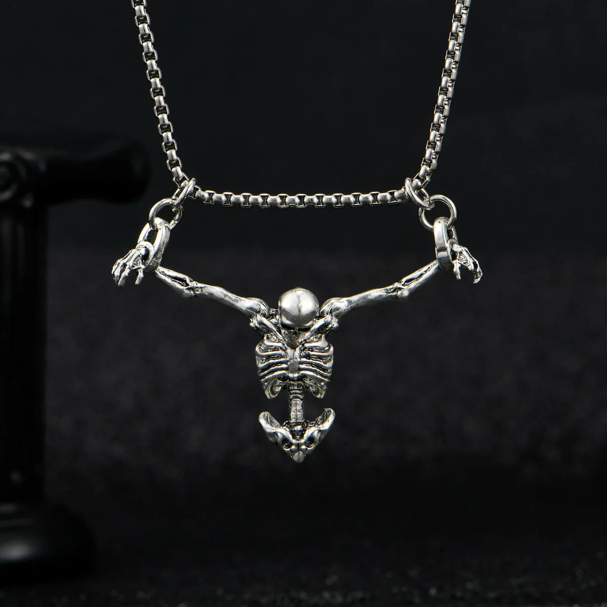A Fashionable and Creative New Halloween Punk Style Skull Necklace Halloween Gift Secondary image