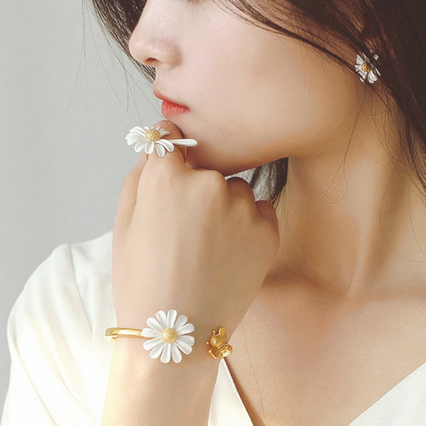 Cute Small Daisy Flower Stud Earrings Sweet Statement Asymmetrical Earrings