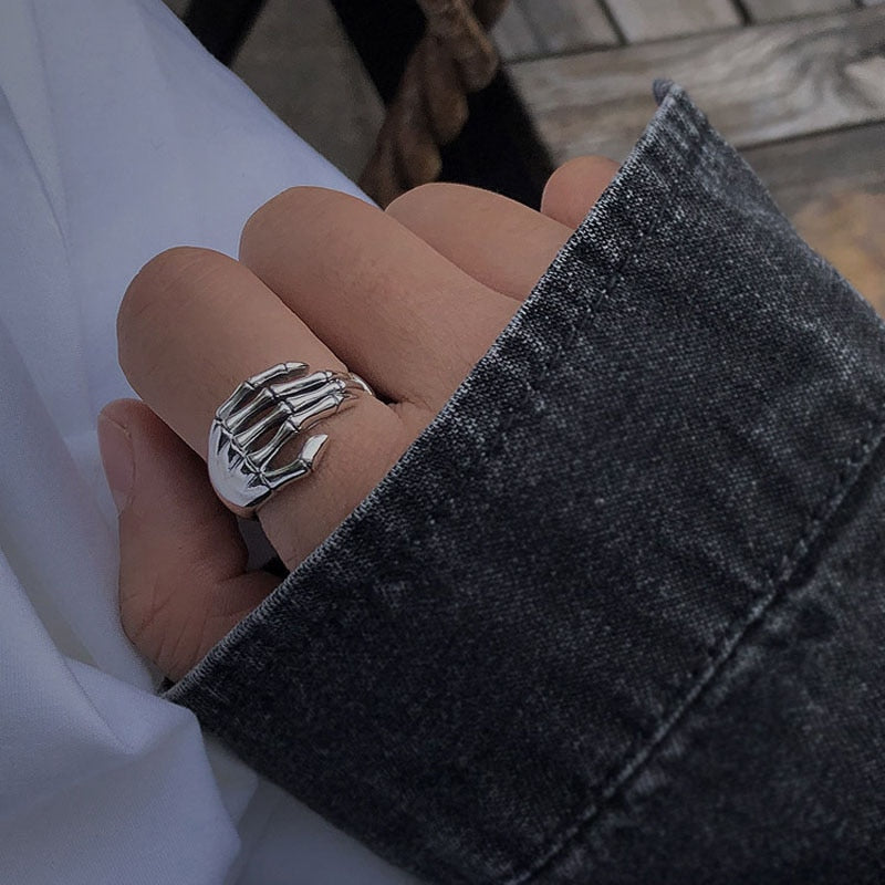 Harper's Creative Skeleton Ring: Rock Vintage with Trend Punk Style