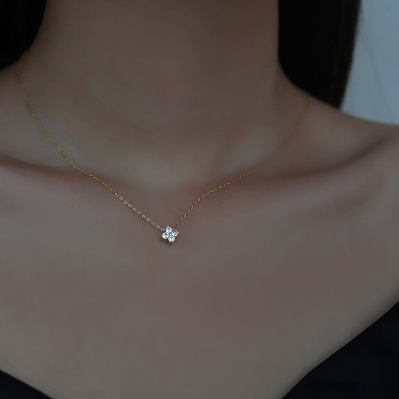 French Cute Four-Leaf Flower Pendant Necklaces Secondary image