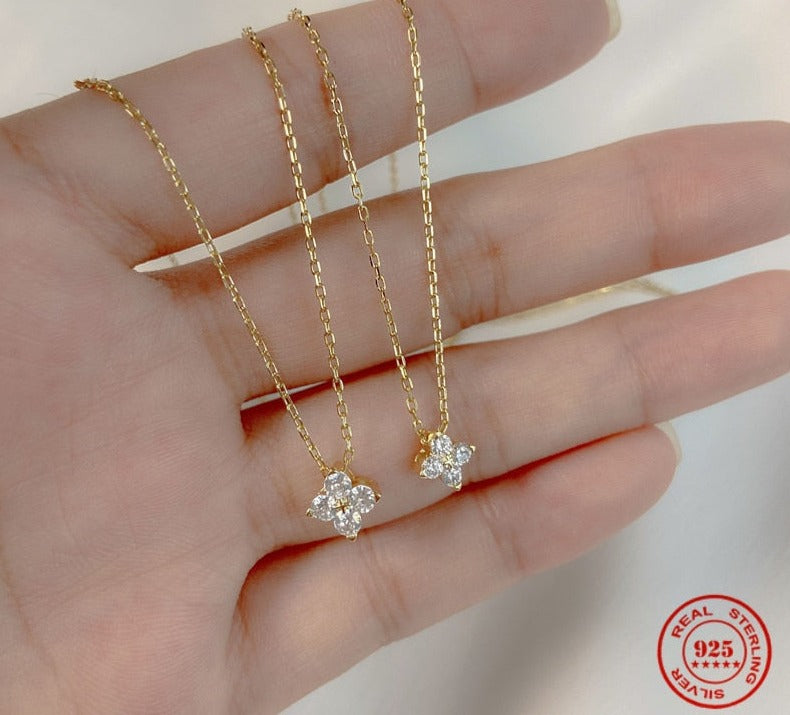 French Cute Four-Leaf Flower Pendant Necklaces Main image