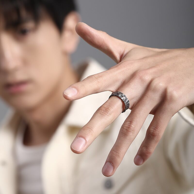 YIZIZAI Hot Vintage Stone Texture Couple Rings Women Tibetan Silver Black Ring For Cool Men Jewelry Punk Jewellry Gift Wholesale