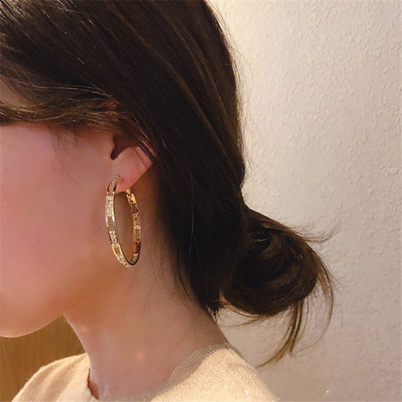 Golden Round Crystal Hoop Earrings Geometric Rhinestones Earrings Secondary image