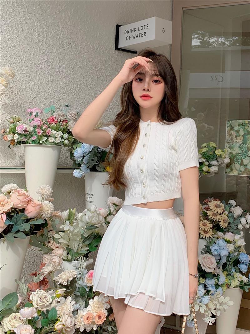 Make firm offers fashion knitting dew navel shirt with short sleeves women take a pleated high-waisted short skirts tide