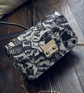 2022 New Women Bags Summer Graffiti Ladies Designer Handbags High Quality Chain Mini Bag Women Messenger Bags For Women Clutch Secondary image