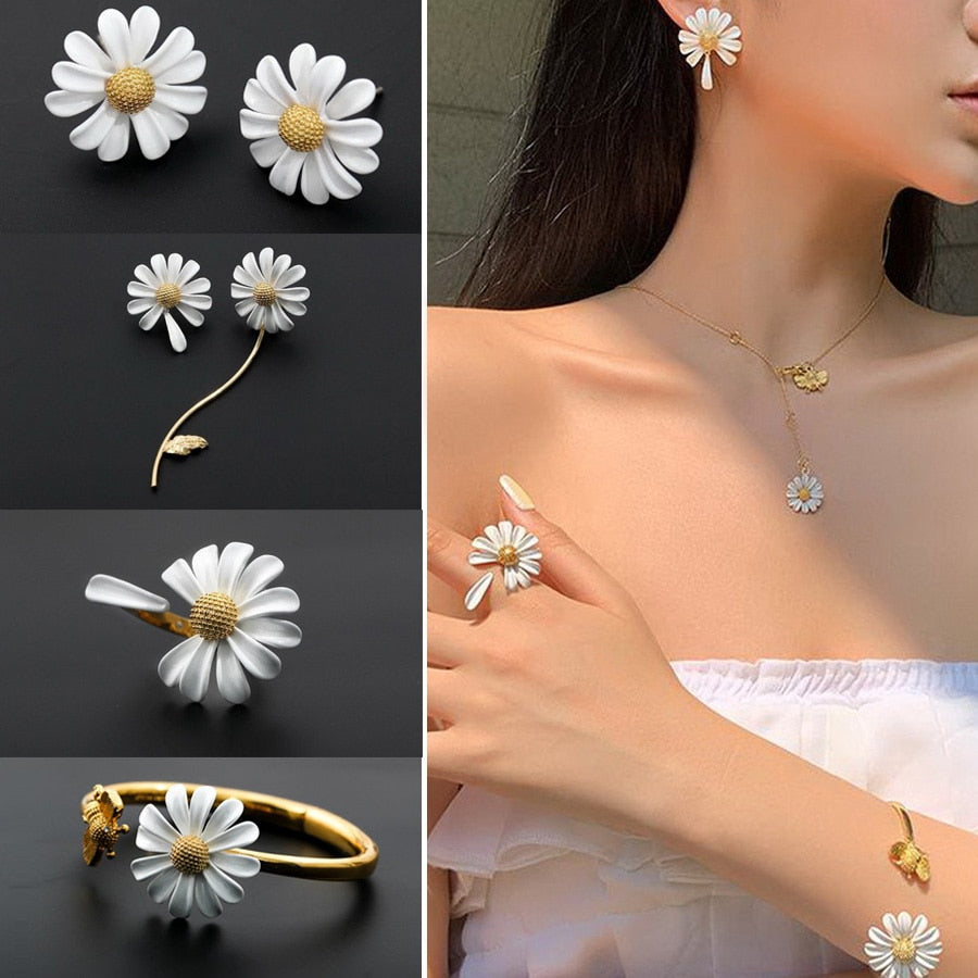 Cute Small Daisy Flower Stud Earrings Sweet Statement Asymmetrical Earrings Main image