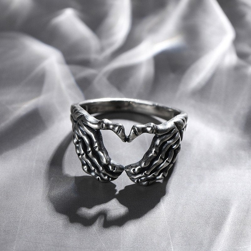 Samantha's Heart and Skull Ring Main image