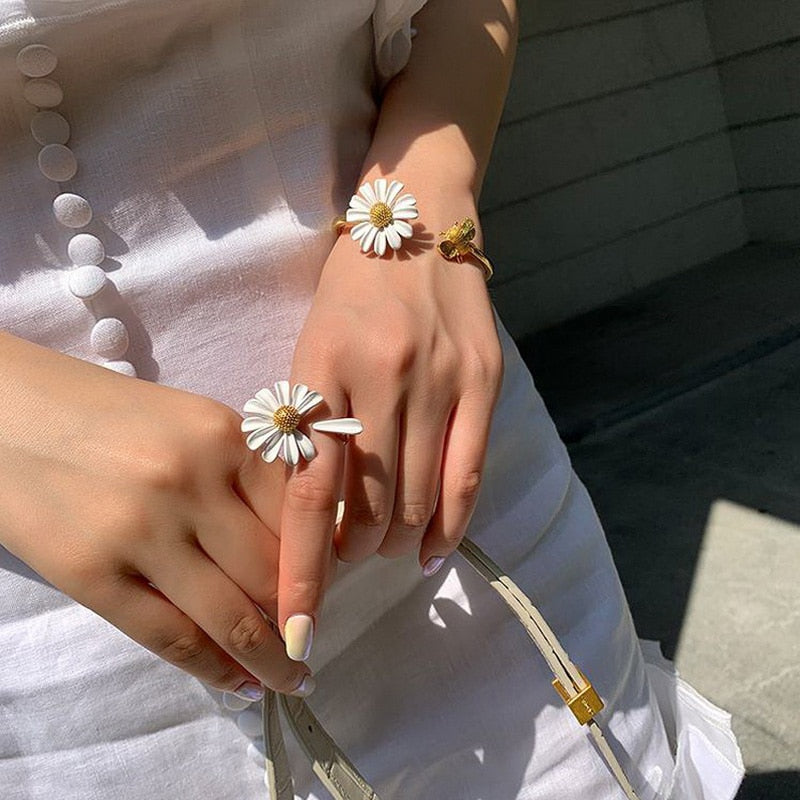 Cute Small Daisy Flower Stud Earrings Sweet Statement Asymmetrical Earrings