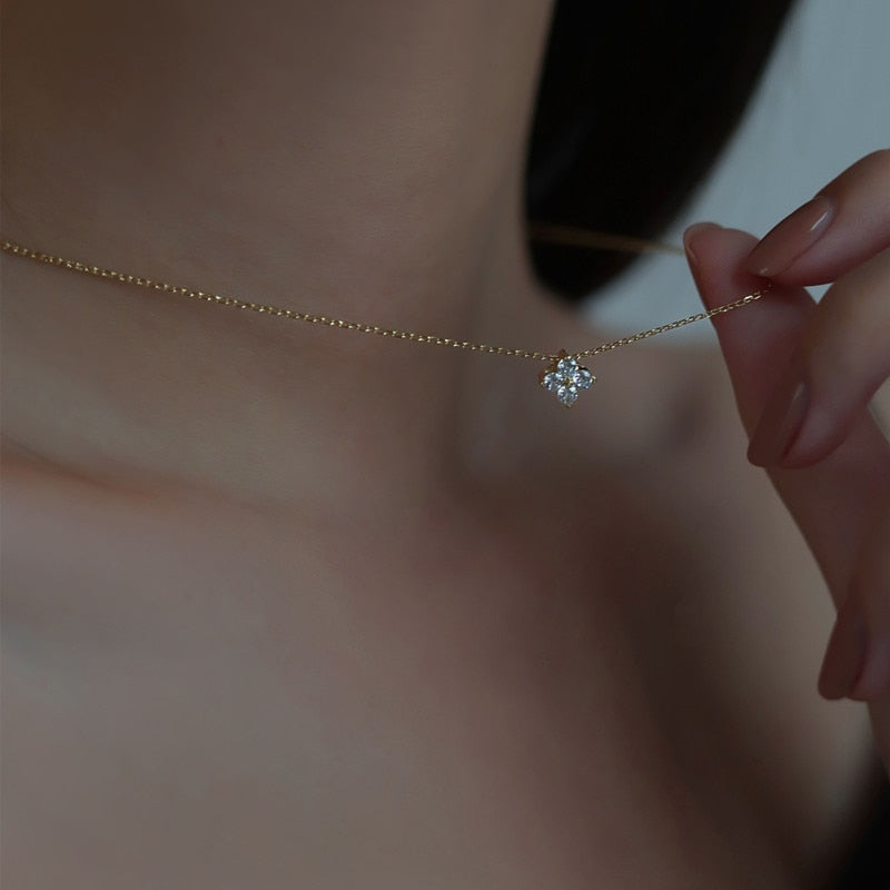 French Cute Four-Leaf Flower Pendant Necklaces