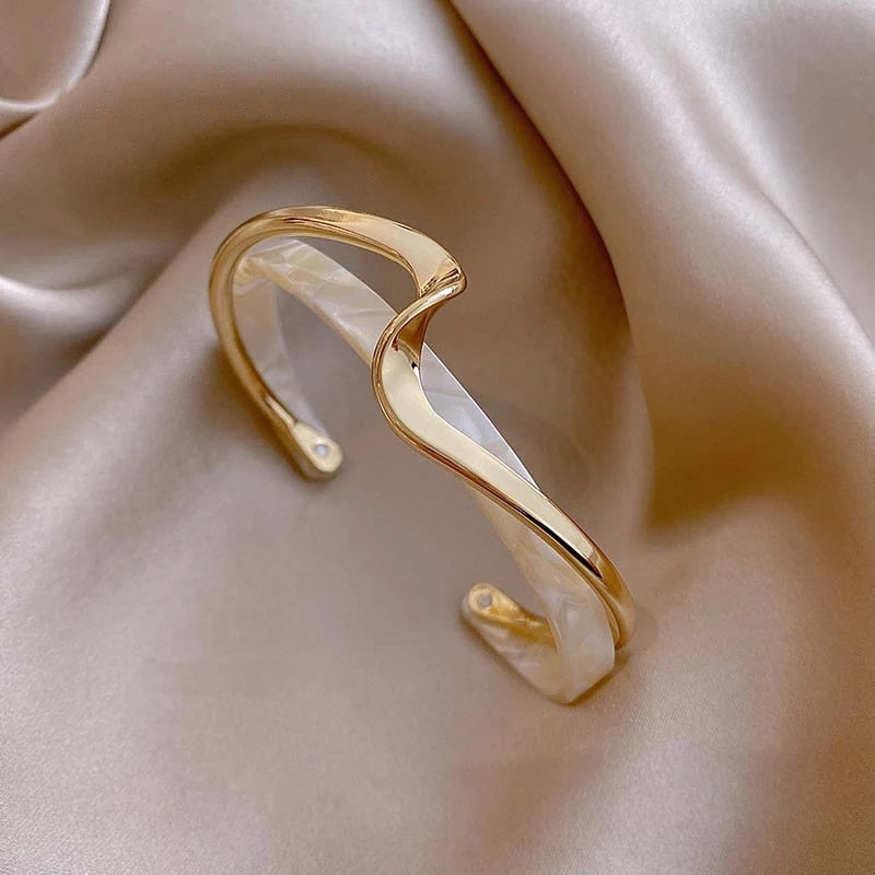 White Shellfish Board Bend Metal Geometric Overlap Acetic Resin Open Bangle