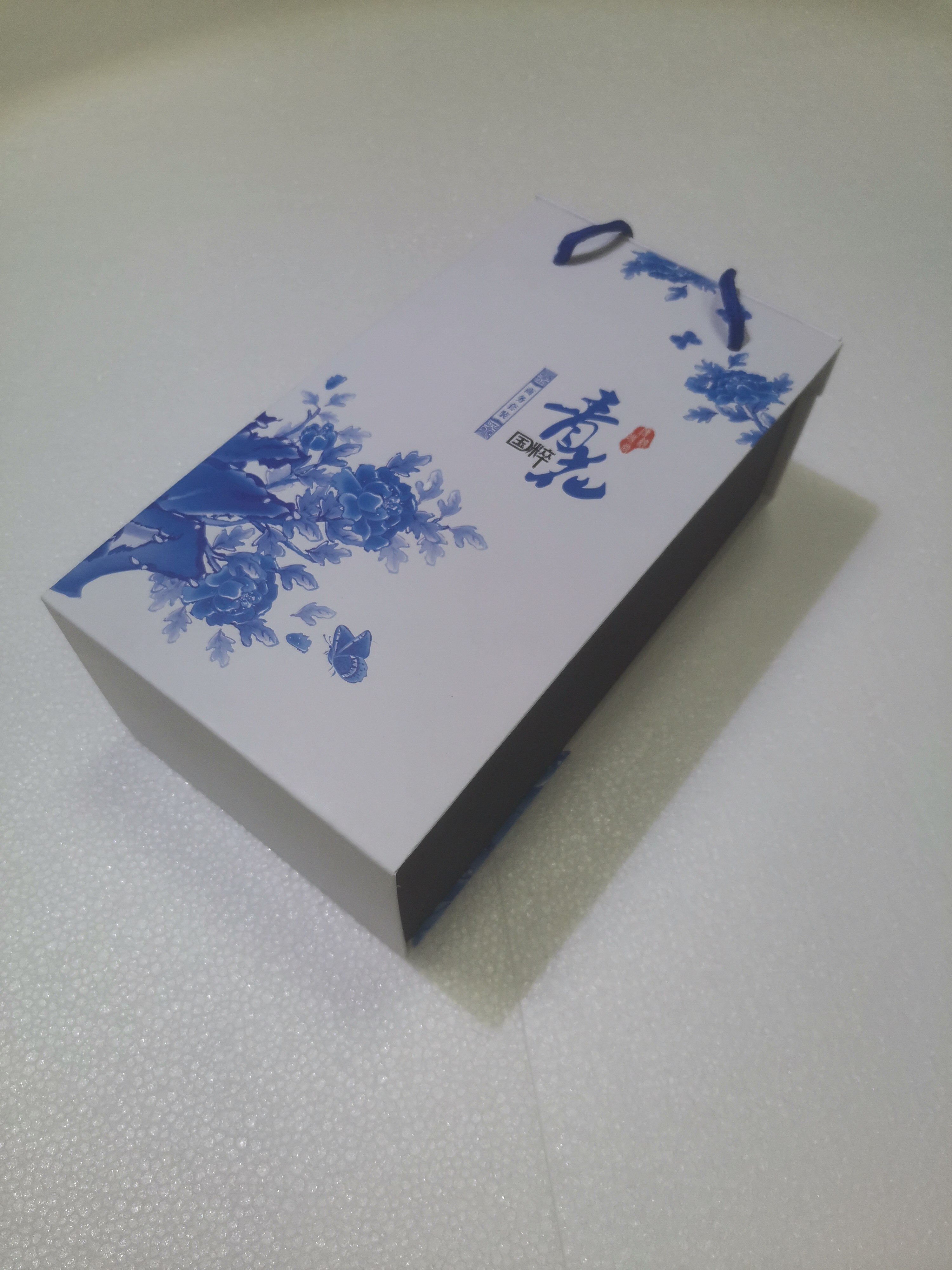 Jingdezhen ceramic teacup thermos mug with lid blue and white porcelain water cup liner office cup portable teacup Gift cup