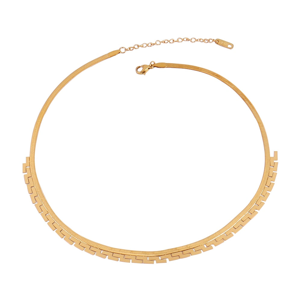 Round Geometric Pendant Necklace Choker