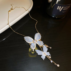 Fashion Butterfly Necklace for Women Pop Butterfly Pearl Pendant