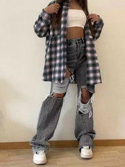 Bella's Retro Denim: Baggy Ripped Jeans for a 90s Street Style