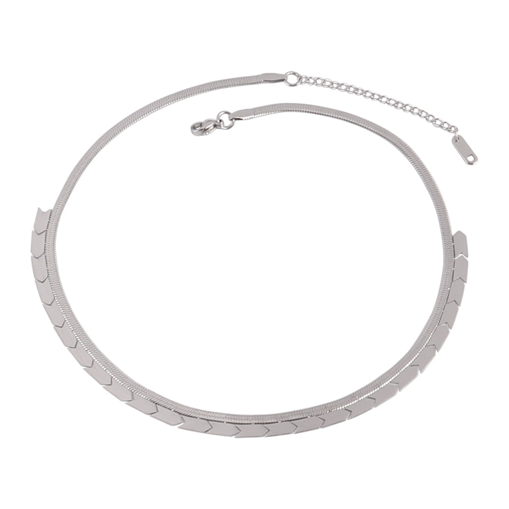 Round Geometric Pendant Necklace Choker