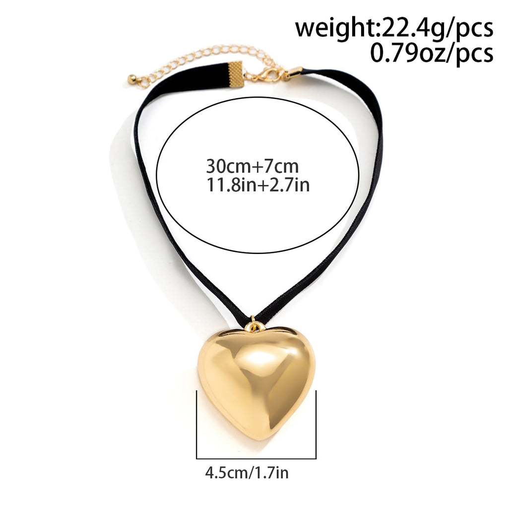 Cora Oversized Heart Velvet Choker Necklace