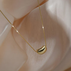 Fashion Butterfly Necklace for Women Pop Butterfly Pearl Pendant