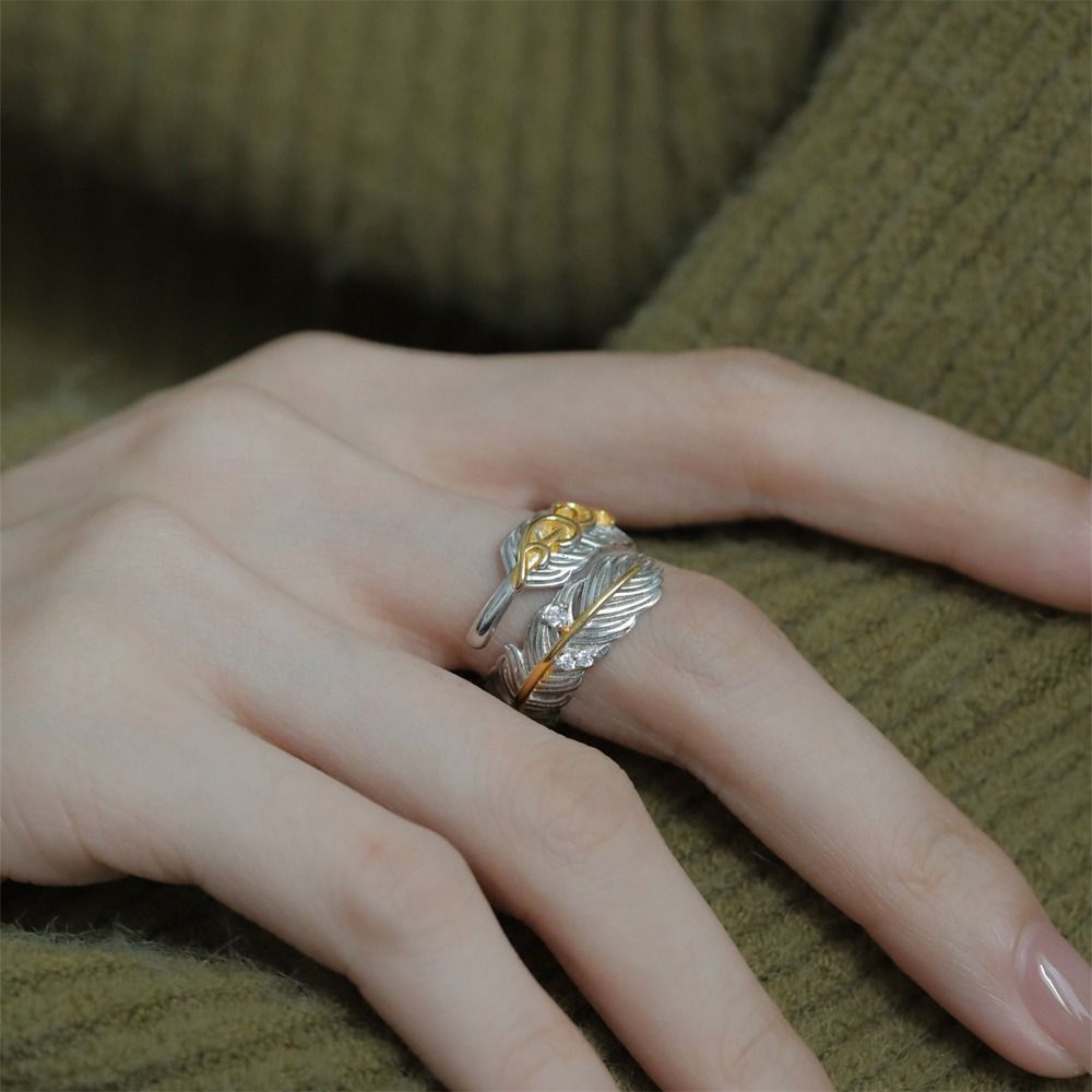 Punk Style Personality Exaggeration European Lovers&#39; Black White Color Oiled Guitar Ring Finger Jewelry