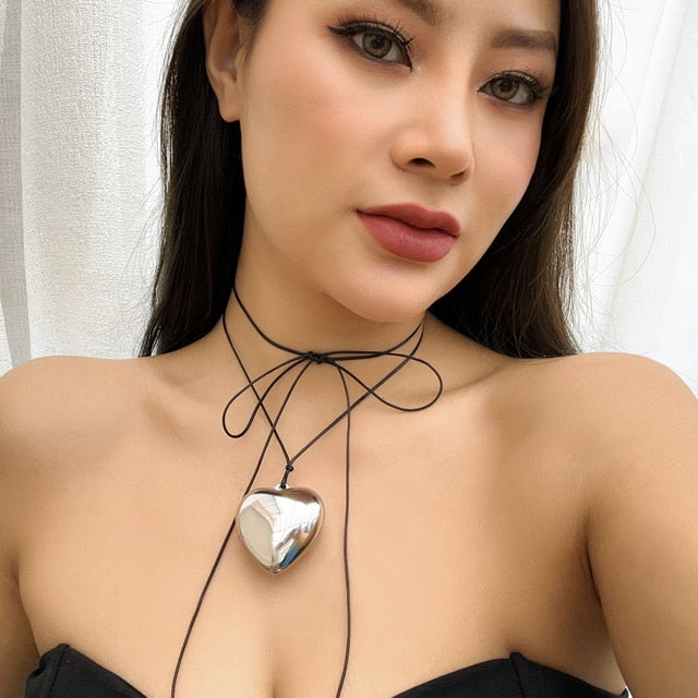 Cora Oversized Heart Velvet Choker Necklace
