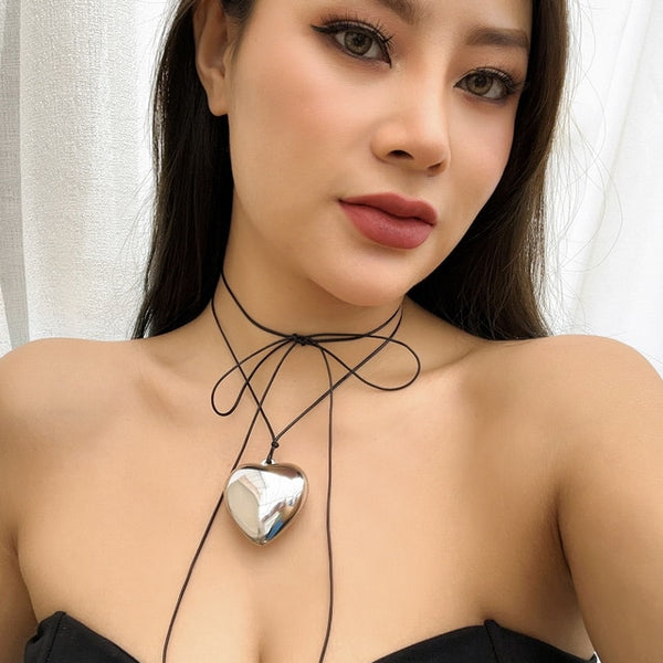 Cora Oversized Heart Velvet Choker Necklace