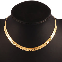 Round Geometric Pendant Necklace Choker