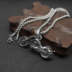 European and American hipsters skull flame motorcycle fashion hip-hop punk soul chariot men&#39;s necklace gift