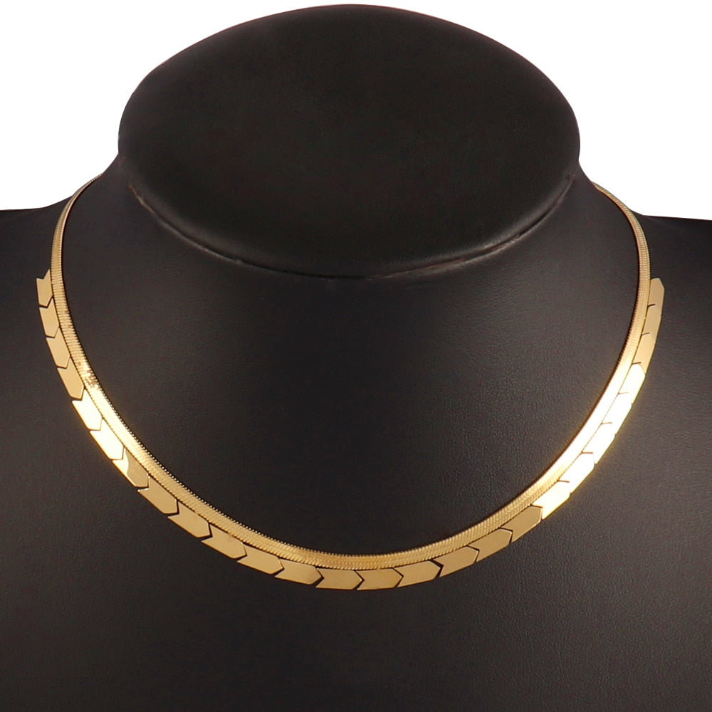 Round Geometric Pendant Necklace Choker