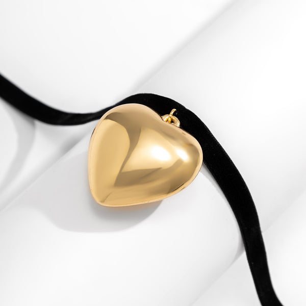 Cora Oversized Heart Velvet Choker Necklace