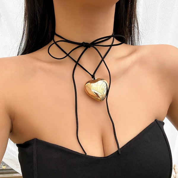 Cora Oversized Heart Velvet Choker Necklace