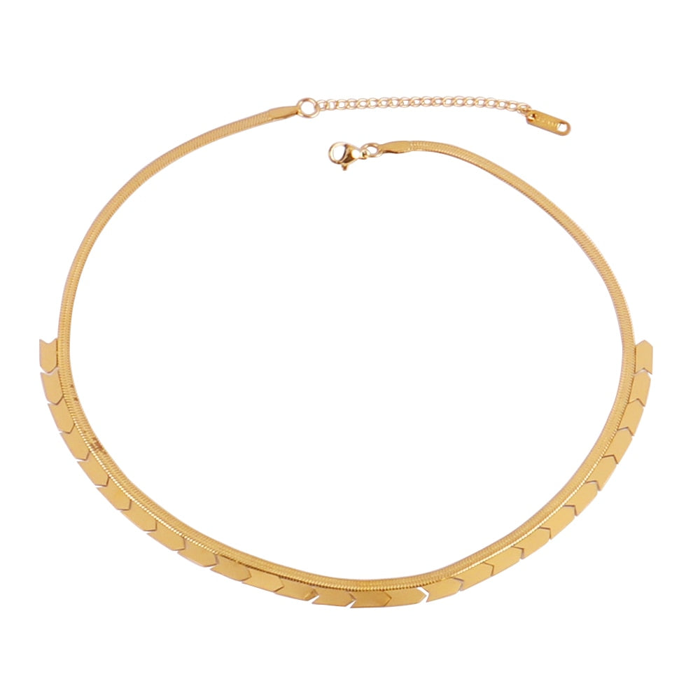 Round Geometric Pendant Necklace Choker